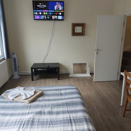 Family Friendly 3 Bedroom Flat Zone 2 - Children Stay Free! 런던 외부 사진