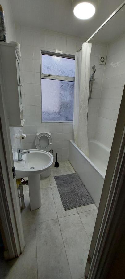 Family Friendly 3 Bedroom Flat Zone 2 - Children Stay Free! 런던 외부 사진