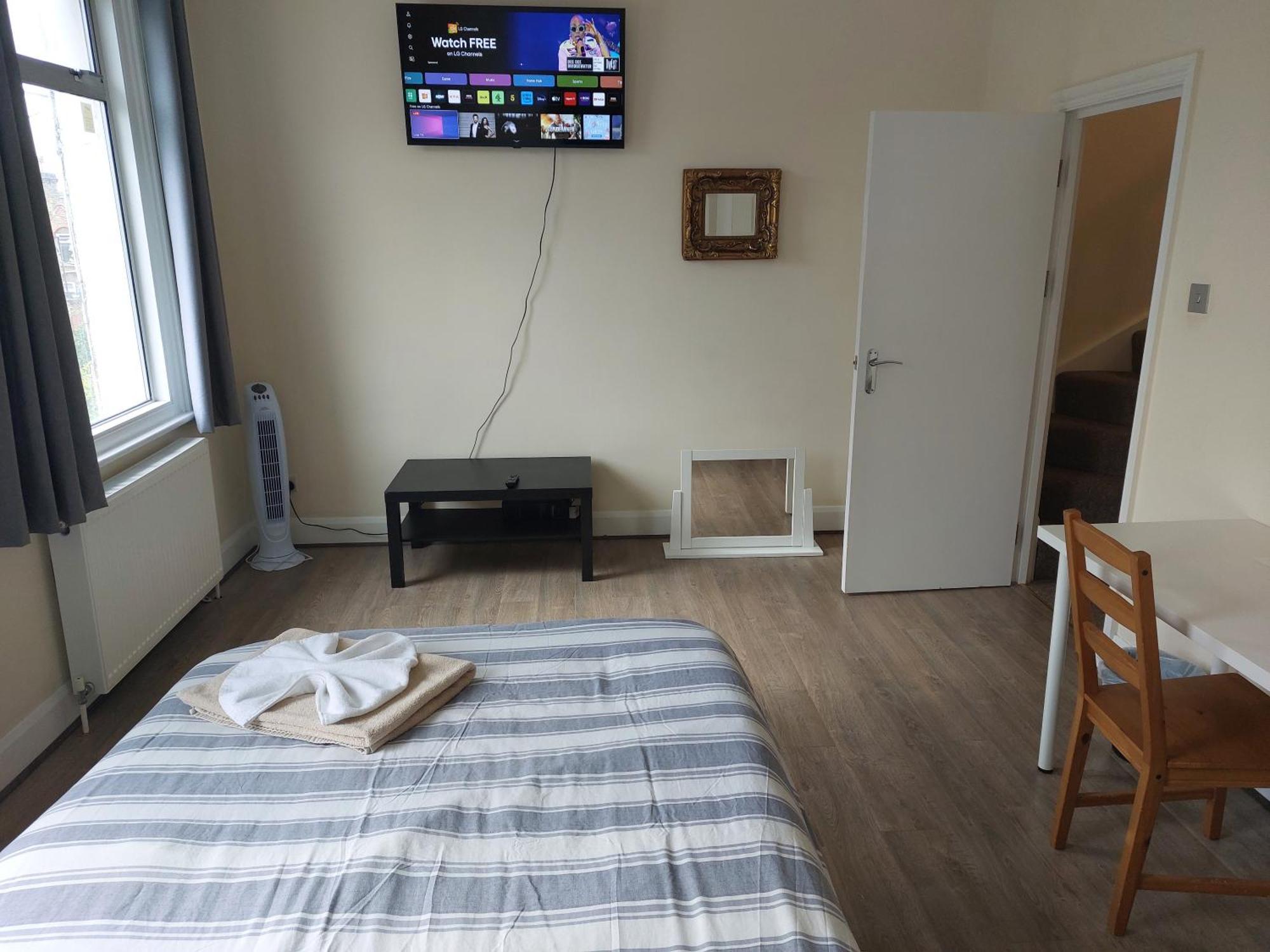 Family Friendly 3 Bedroom Flat Zone 2 - Children Stay Free! 런던 외부 사진